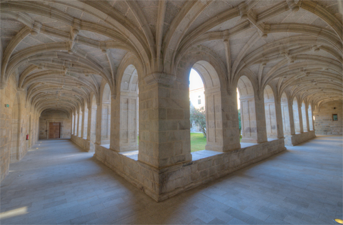 Pandas sur y este del claustro reglar del monasteriod e San Clodio de Leiro